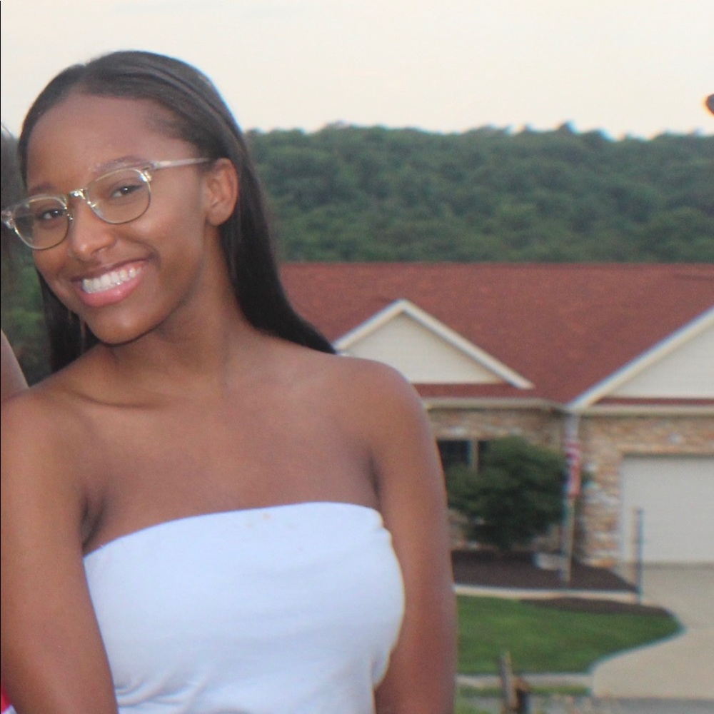 Meet your Posher, Dominique